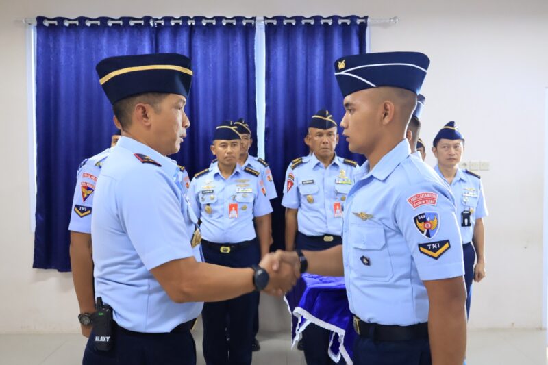 Komandan Lanud Sultan Hasanuddin, Marsma TNI Bonang Bayuaji G, S.E., M.M., CHRMP, membuka Pendidikan Latihan Kerja