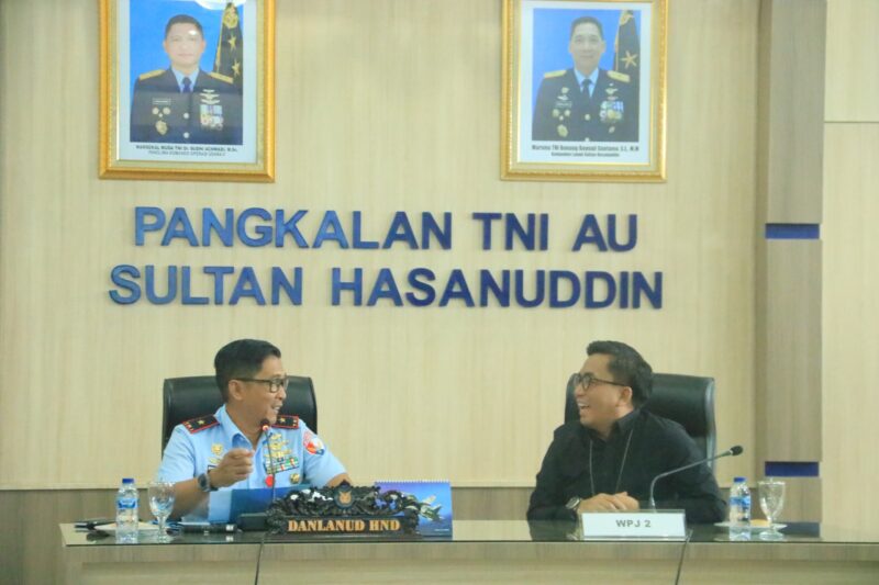 Komandan Lanud (Danlanud) Sultan Hasanuddin, Marsma TNI Bonang Bayuaji G, S.E., M.M., CHRMP., menerima kunjungan Tim Badan Pemeriksa Keuangan