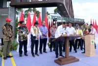 Panglima TNI Jenderal TNI Agus Subiyanto mendampingi Presiden RI Joko Widodo meresmikan Rumah Sakit (RS) Hermina Nusantara