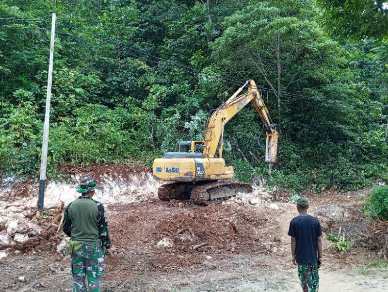 Satgas TNI Manunggal Membangun Desa (TMMD) ke-122 Kodim 1805/Raja Ampat terus mempercepat penyelesaian pembangunan jalan