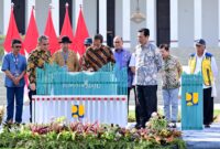 Panglima TNI Jenderal TNI Agus Subiyanto mendampingi Presiden RI Joko Widodo meresmikan Istana Negara untuk Ibu Kota Nusantara