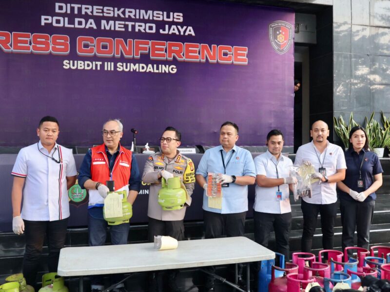 Sumdaling Ditreskrimsus Polda Metro Jaya mengungkap dan menangkap dua pelaku berinisial EBS dan RD kasus dugaan tindak pidana