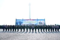 Panglima TNI Jenderal TNI Agus Subiyanto bersama Kapolri Jenderal Pol. Listyo Sigit Prabowo bertindak sebagai Pimpinan Apel