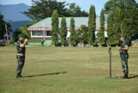 Panglima Komando Daerah Militer XVIII/Kasuari, Mayjen TNI Haryanto, S.I.P., M.Tr.(Han)., memimpin apel siaga 1