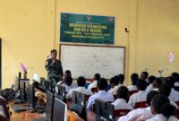Satgas TNI Manunggal Membangun Desa (TMMD) ke-122 Kodim 1704/Mappi memberikan penyuluhan tentang wawasan kebangsaan dan bela negara