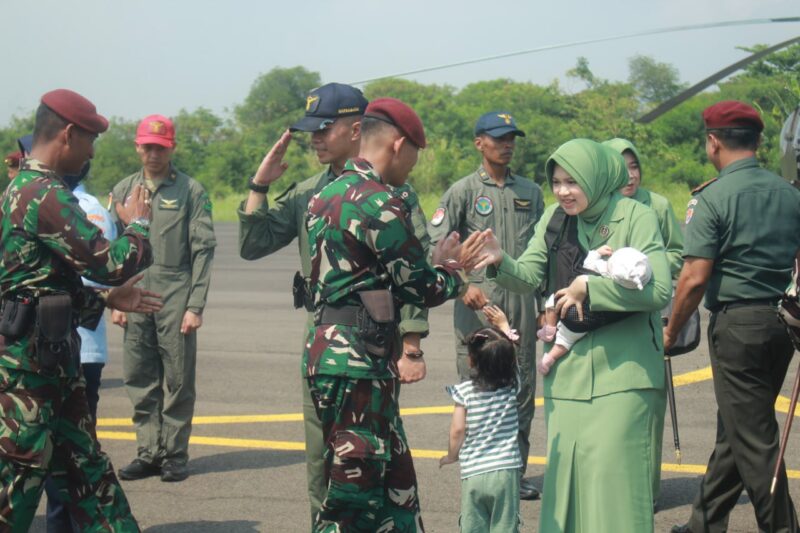 Tentara Nasional Indonesia (TNI) memberangkatkan Satuan Tugas (Satgas) Operasi Penanggulangan Bencana Alam ke Filipina
