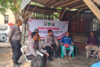 Polsek Kawasan Sunda Kelapa Polres Pelabuhan Tanjung Priok melaksnakan kegiatan Ngopi Kamtibmas Pos Satkamling bersama buruh Pelabuhan