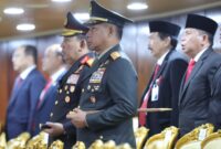 Panglima TNI Jenderal TNI Agus Subiyanto mendampingi Presiden RI Joko Widodo menghadiri Pelantikan dan Pengambilan Sumpah Anggota DPR RI dan Anggota DPD RI beserta Anggota MPRI RI