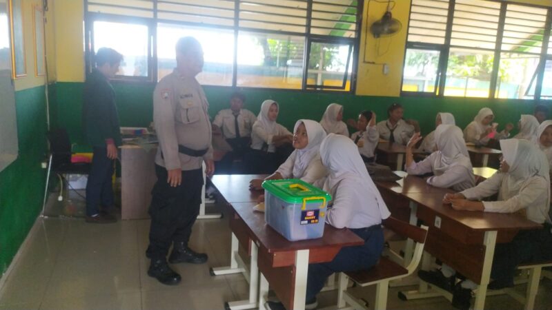 Polres Pelabuhan Tanjung Priok memberikan imbauan sekaligus sosialisasi kepada pelajar sekolah SMPN 261 Pelabuhan Muara Angke