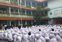 Polsek Kawasan Kali Baru Polres Pelabuhan Tanjung Priok melaksanakan kegiatan dengan memberikan imbauan cegah dini Tawuran di SMKN 36 Kali Baru