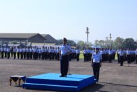 Danlanud Sultan Hasanuddin Marsma TNI Bonang Bayuaji G, S.E., M.M., CHRMP memimpin upacara peringatan hari sumpah pemuda ke-96