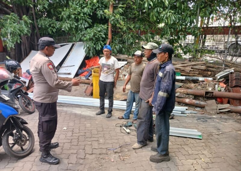 Polsek Kawasan Sunda Kelapa Polres Pelabuhan Tanjung Priok melakukan upaya preventif dalam menjaga keamanan dan ketertiban masyarakat