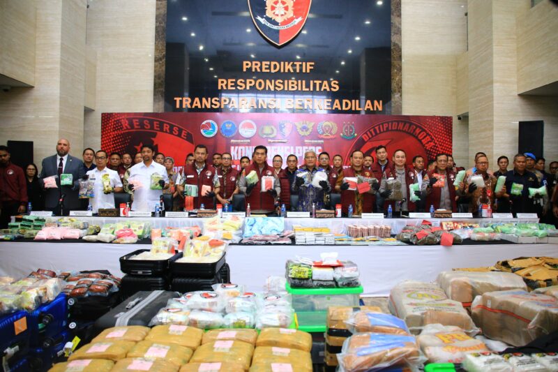 Kabareskrim Polri Komjen Wahyu Widada dalam konferensi Pers di Lobi Gedung Awaloedin Djamin, Bareskrim, Jakarta