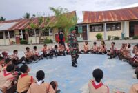 Babinsa Koramil 02/Timika Kodim 1710/Mimika Sertu Aslan Samad memberikan pelatihan Peraturan Baris Berbaris (PBB) dan beri Wawasan Kebangsaan