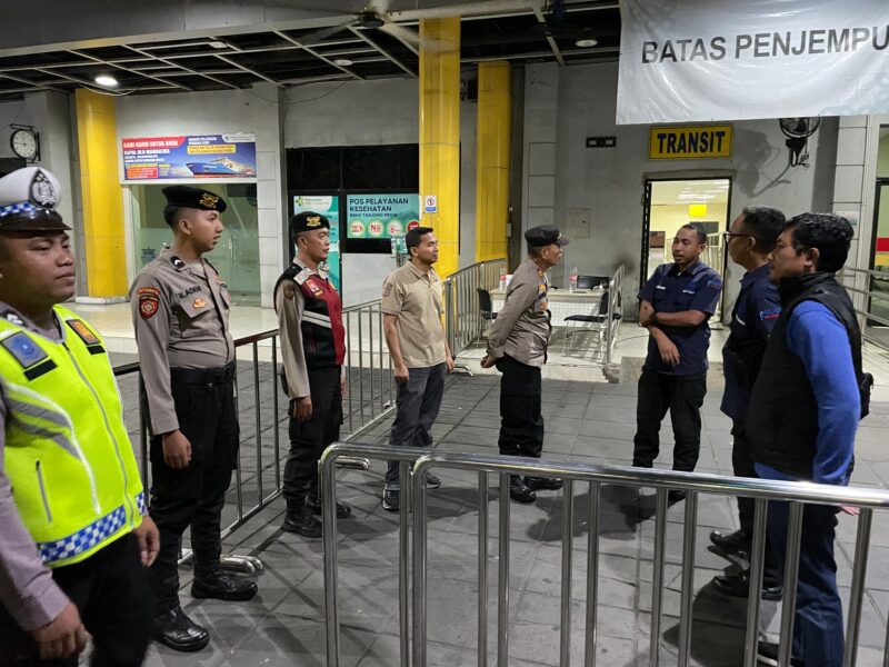 Polres Pelabuhan Tanjung Priok menggelar patroli rutin malam hari di sejumlah titik rawan di wilayah terminal Nusantara Pura 2 dan Pelabuhan JCIT 2