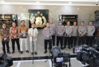 Kapolri Jenderal Listyo Sigit Prabowo menerima kunjungan Menteri Kehutanan (Menhut) Raja Juli Antoni di Mabes Polri