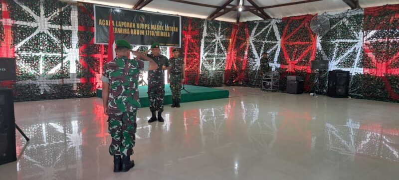 Komandan Kodim 1710/Mimika Letkol Inf M. Slamet Wijaya, S.Sos.,M.Han.,M.A. memimpin acara Korps Raport masuk satuan perwira Kodim
