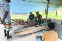 Babinsa Koramil 1710-07/Mapurujaya secara rutin menjalin Komunikasi Sosial (Komsos) bersama masyarakat di wilayah binaan