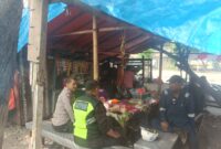 Bhabinkamtibmas Polsek Kawasan Kali Baru Polres Pelabuhan Tanjung Priok melaksanakan sambang dialogis di titik rawan terjadinya tindak pidana