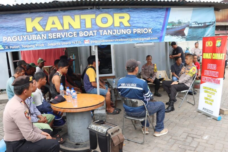 Kapolres Pelabuhan Tanjung Priok AKBP Indrawienny Panjiyoga, S.H., S.I.K. menggelar kegiatan Jumat Curhat