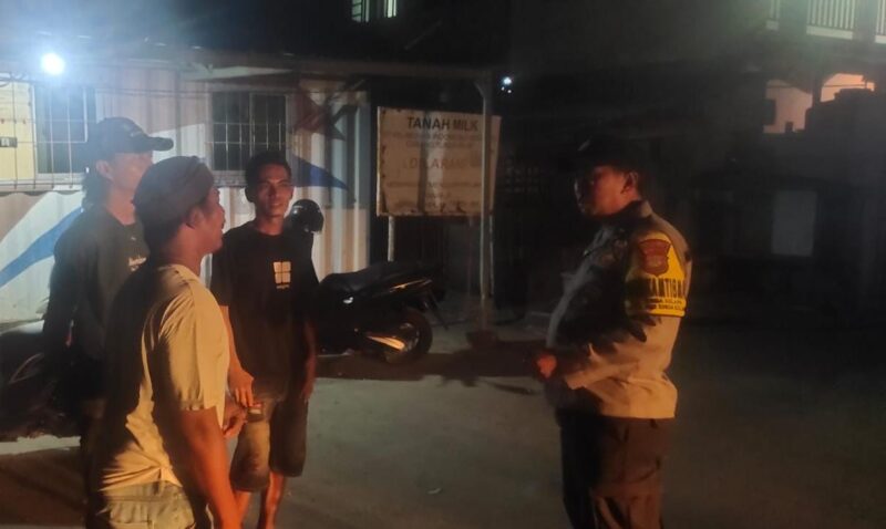 Bhabinkamtibmas Sunda Kelapa, Polsek Kawasan Sunda Kelapa, Aipda Wahyu P, melaksanakan sambang di wilayah Pelabuhan Sunda Kelapa