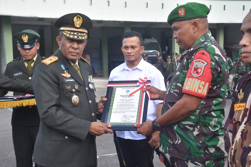 Peringatan Hari Pahlawan tahun 2024 di lapangan upacara Makorem 151/Binaiya Jl. Ahmad Yani No.1, Kelurahan Batu Gajah, Kecamatan Sirimau, Kota Ambon