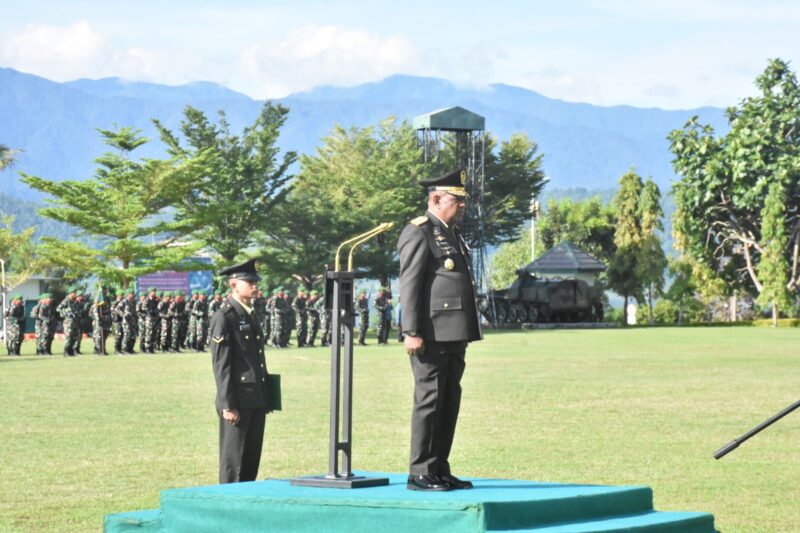 Kasdam XVIII/Kasuari, Brigjen TNI Yusuf Ragainaga memimpin upacara peringatan Hari Pahlawan dengan tema