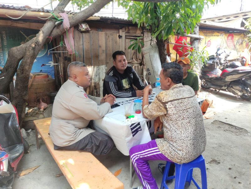 Bhabinkamtibmas Kawasan Muara Angke, Polsek Kawasan Sunda Kelapa, Aiptu Agus Subekti melalui sambang ke warga