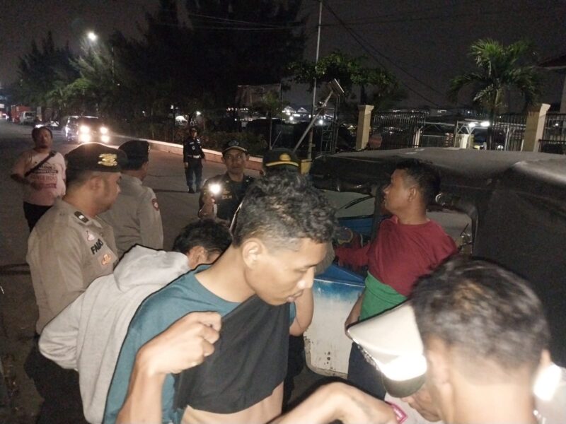 Patroli rutin malam hari di sejumlah titik rawan Kamtibmas di wilayah dermaga Barat dan dermaga Timur Pelabuhan Muara Baru