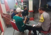 Bhabinkamtibmas Kawasan Muara Angke, Polsek Kawasan Sunda Kelapa, Aiptu Sutiyono melaksanakan sambang ke kantor Sekretariat RW 01