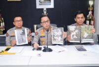 Polda Metro berhasil menangkap dua pelaku sindikat spesialis pencurian brankas berinisial AH dan W