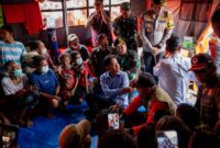 Panglima TNI Jenderal TNI Agus Subiyanto mendampingi Wakil Presiden RI Gibran Rakabuming Raka dalam kunjungan kerjanya