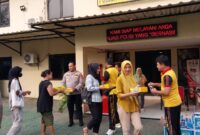 Polsek Kawasan Muara Baru Polres Pelabuhan Tanjung Priok menggelar kegiatan “Jumat Berkah Berbagi”