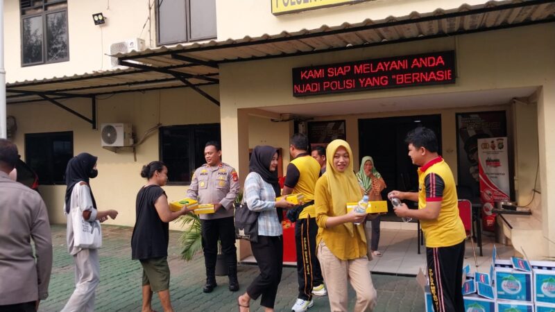Polsek Kawasan Muara Baru Polres Pelabuhan Tanjung Priok menggelar kegiatan “Jumat Berkah Berbagi”