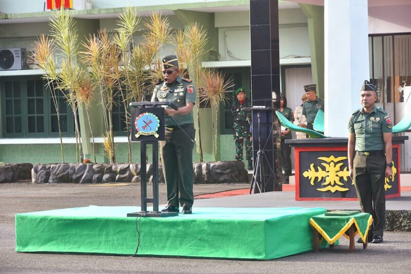 Komandan Korem 151/Binaiya Brigjen TNI Antoninho Rangel da Silva, S.IP., M.Han, menjadi Inspektur Upacara dalam upacara Bendera 17-an