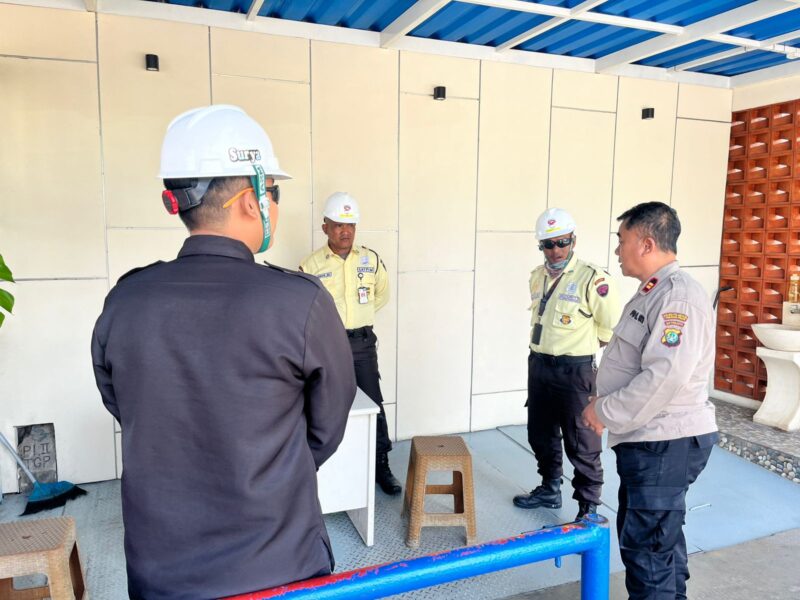 Kanit Binkamsa Iptu Heri Prasteyo, Satbinmas Polres Pelabuhan Tanjung Priok melaksanakan silaturahmi bersama masyarakat pekerja