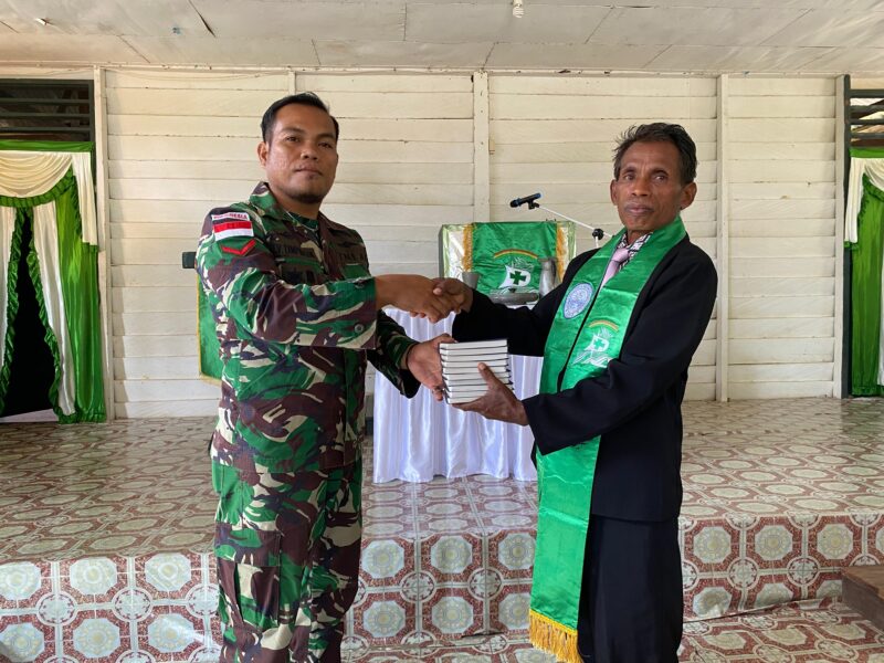 Satgas Pengamanan Perbatasan Yonarmed 11 Kostrad, melalui Pos Sei Manggaris Lama menggelar kegiatan sosial