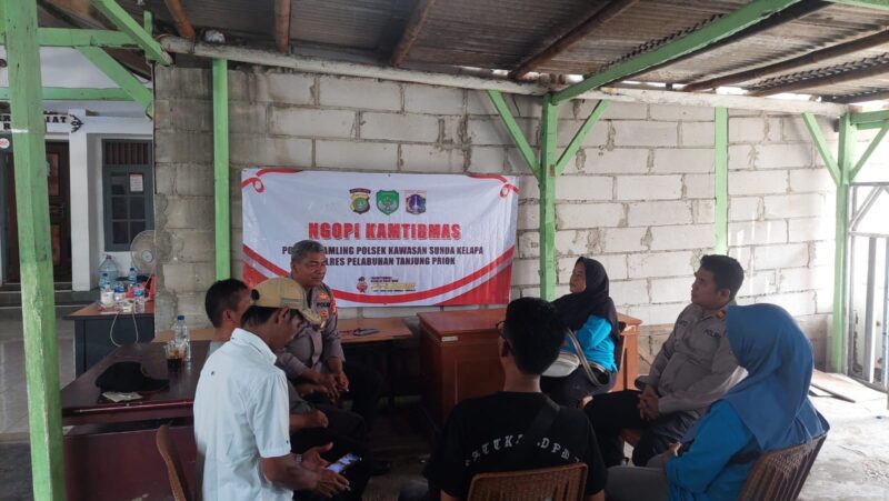 Kanit Binmas Iptu Aji Mulyanto, S.H., melaksanakan kegiatan Ngopi Kamtibmas pada Sabtu pagi (23/11/2024) di kantor Sekretariat RW 22