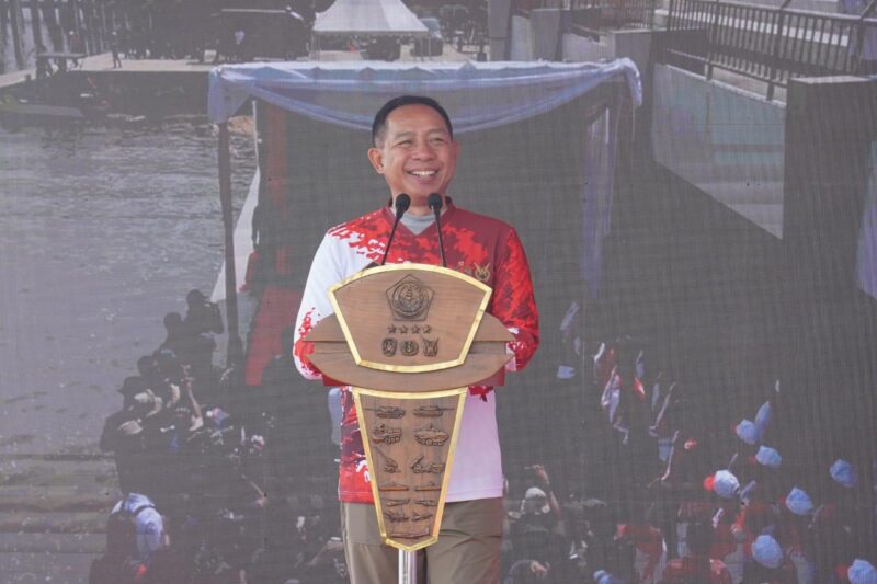 Panglima TNI Jenderal TNI Agus Subiyanto bersama Menteri Pemuda dan Olahraga RI Ario Bimo Nandito Ariotedjo secara resmi membuka Kejuaraan Jetski Panglima TNI Cup 2024