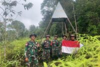 Prajurit Satgas Pamtas Yonarmed 11 Kostrad Pos Tembalang melaksanakan Patroli Patok, Minggu (24/11/2024)