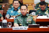 Panglima TNI Jenderal TNI Agus Subiyanto bersama Menteri Pertahanan Republik Indonesia Letjen TNI (Purn) Sjafrie Sjamsoeddin menghadiri rapat kerja