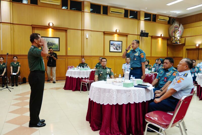Wakil Kepala Pusat Penerangan (Wakapuspen) TNI Brigjen TNI (Mar) Freddy Ardianzah mewakili Kapuspen TNI membuka Rapat Koordinasi