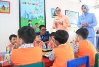 Komandan Lanud Sultan Hasanuddin Marsma TNI Bonang Bayuaji G, S.E., M.M., CHRMP, didampingi Ketua Pia Ardya Garini Cabang 7/D.II