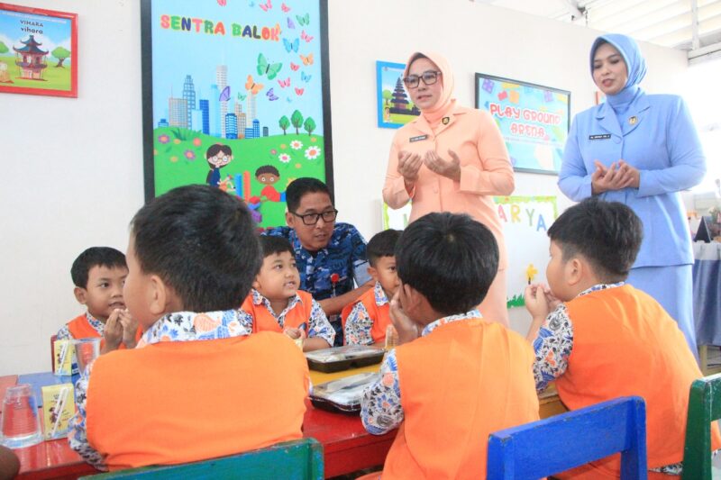 Komandan Lanud Sultan Hasanuddin Marsma TNI Bonang Bayuaji G, S.E., M.M., CHRMP, didampingi Ketua Pia Ardya Garini Cabang 7/D.II