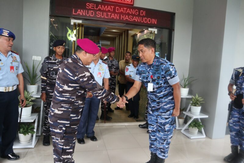 Komandan Lanud Sultan Hasanuddin Marsma TNI Bonang Bayuaji G, S.E., M.M., CHRMP, menerima kunjungan Komandan Pangkalan Utama TNI Angkatan Laut
