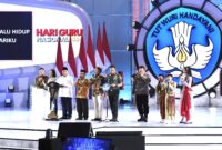 Panglima TNI Jenderal TNI Agus Subiyanto mendampingi Presiden RI pada acara puncak Peringatan Hari Guru Nasional Tahun 2024