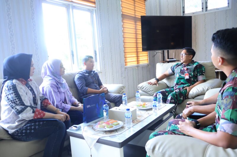 Lanud Sultan Hasanuddin menerima bantuan berupa Corporate Social Responsibility (CSR) dari Bank Rakyat Indonesia (BRI) Cabang Maros