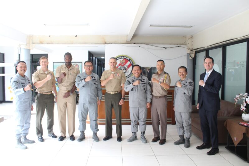 Kepala Bakamla RI Laksdya TNI Dr. Irvansyah, S.H., M.Tr.Opsla., menerima Courtesy Call Brigadir Jenderal Andrew M. Niebel, selaku Commanding General dari 1st Marine Logistics Group