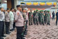 Personel Kodim 1710/Mimika dipimpin Pasiops Kodim (Kapten Inf Akhmad Zaini) BKO Polres Mimika melaksanakan pengamanan rapat pleno rekapitulasi hasil Pilkada 2024