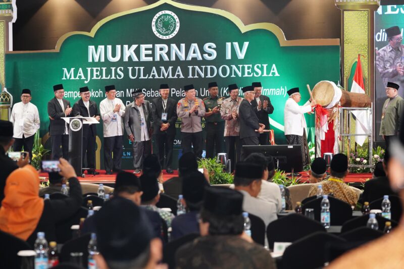 Panglima TNI Jenderal TNI Agus Subiyanto menghadiri acara Musyawarah Kerja Nasional (Mukernas) IV Majelis Ulama Indonesia (MUI)